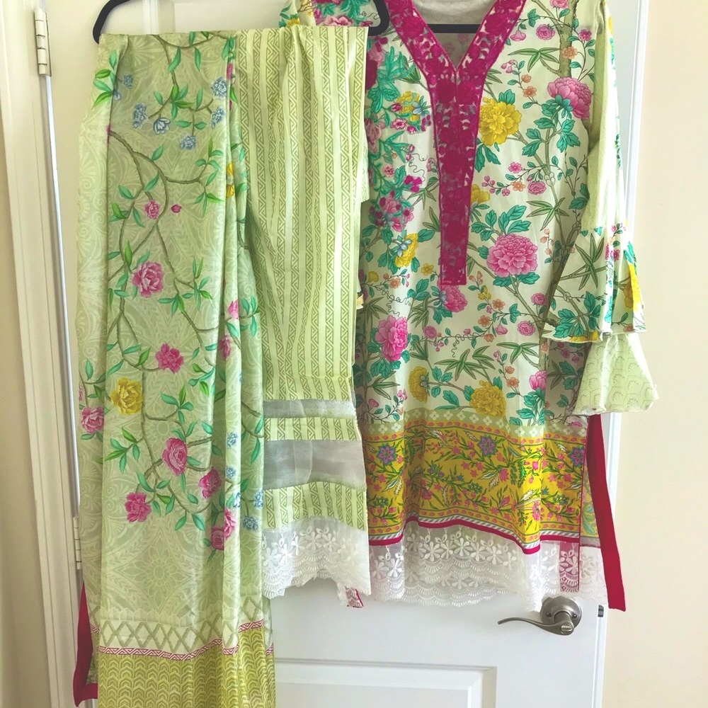 Sapphire Lawn Floral outfit Pakistani designer kurta size Medium